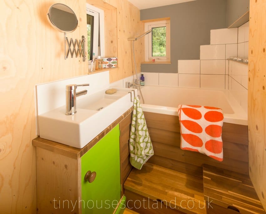 tiny-house-bathroom