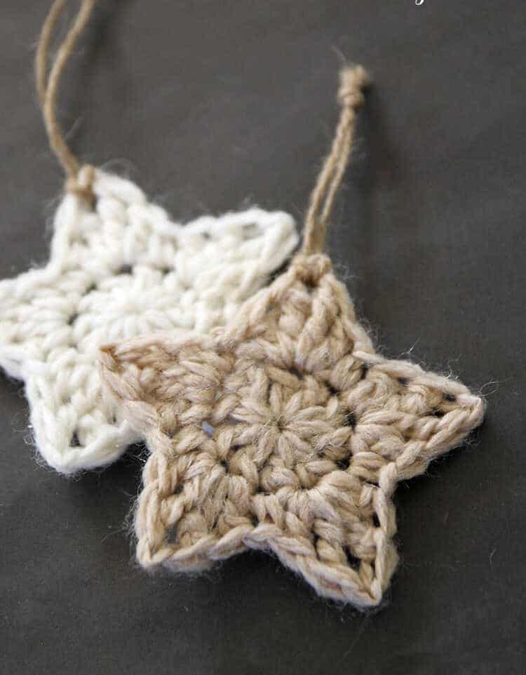 Crochet stars pattern for a zero-waste Christmas
