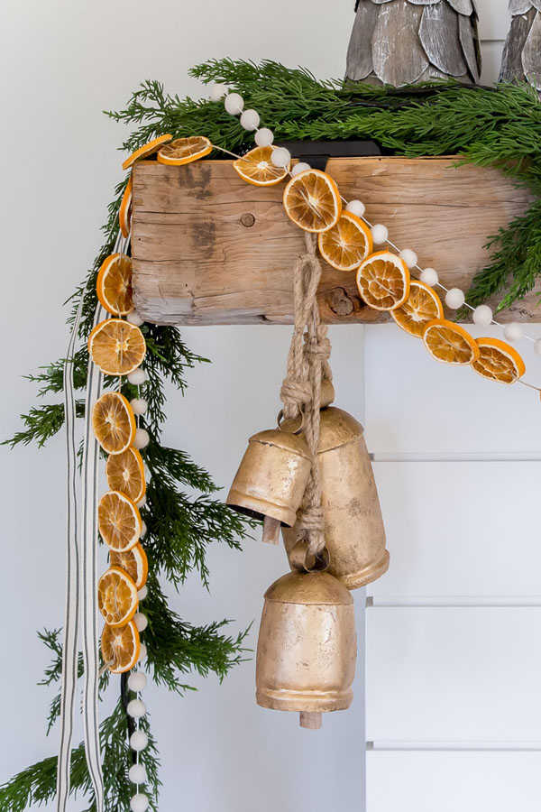 10 zero-waste Christmas decorations made using natural and compostable materials.